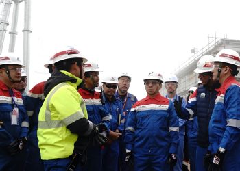 Direktur Utama PGE Julfi Hadi beserta Jajaran Manajemen dan Mitra Internasional PGE saat Meninjau Proyek Lumut Balai Unit 2