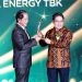 Direktur Utama PGE, Julfi Hadi saat menerima Penghargaan Proper Emas dari KLH untuk PGE Area Kamojang dan Ulubelu