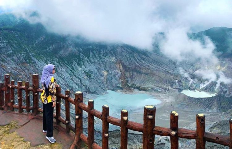 Wisata Panas Bumi Tangkuban Perahu: Fakta Unik Geologi dan Mitos Empat Larangan untuk Pengunjung