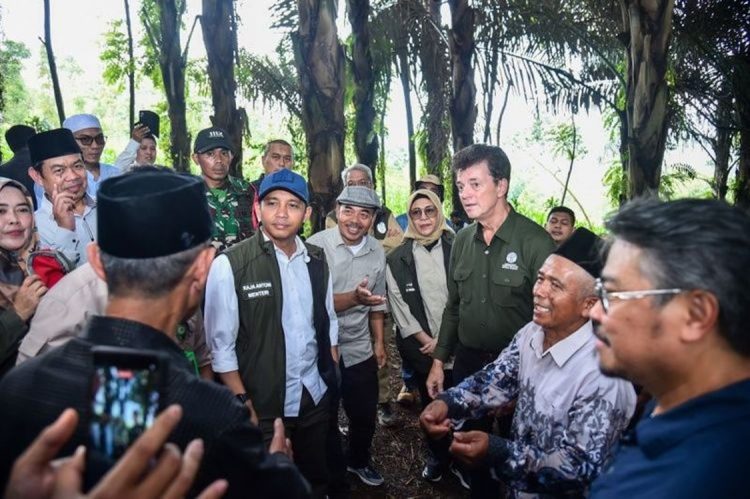 Perkuat Kolaborasi Panas Bumi dan Ekonomi Kerakyatan: Menhut Dorong PGE Dukung Pengolahan Gula Aren di Garut