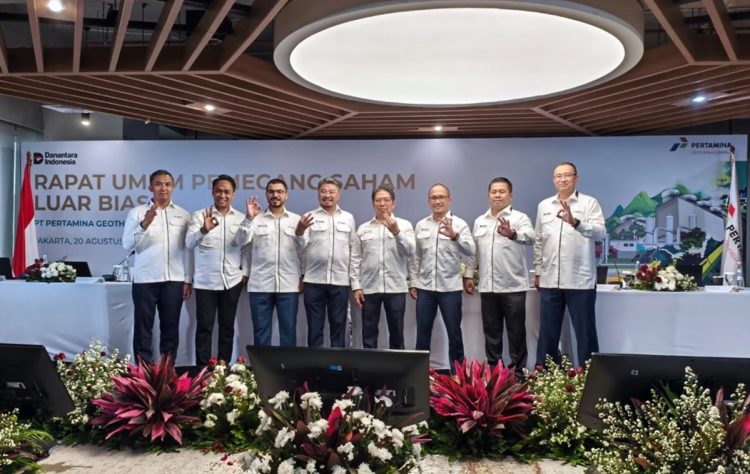Direksi dan Dewan Komisaris PT Pertamina Geothermal Energy Tbk dalam acara RUPSLB di Grha Pertamina, Jakarta, Rabu (20/8)