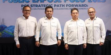 (Ki-Ka) Manager Investor Relations PT Pertamina Geothermal Energy Tbk Ronald Andre P. Hutagalung, Direktur Eksplorasi dan Pengembangan PT Pertamina Geothermal Energy Tbk Edwil Suzandi, Direktur Utama PT Pertamina Geothermal Energy Tbk Julfi Hadi, dan Direktur Keuangan PT Pertamina Geothermal Energy Tbk Yurizki Rio berfoto bersama dalam kegiatan Public Expose PGEO 2025 di Jakarta, Senin (3/11/2025)