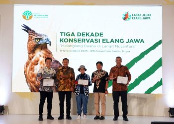 PGE menerima Penghargaan Menteri Kehutanan dalam rangkaian kegiatan "Tiga Dekade Konservasi Elang Jawa" yang diselenggarakan di Bogor, Jumat (12/12/2025)