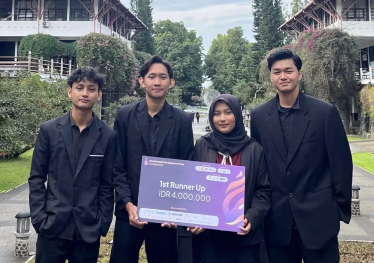 Mahasiswa UGM Raih Juara 2 Kompetisi Pengembangan Panas Bumi Internasional di ITB